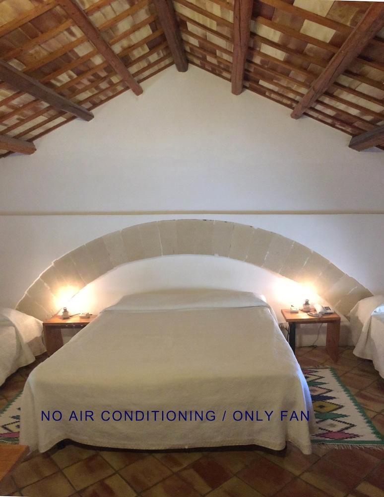 Hotel Baglio Santacroce 3*